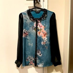 Dorothy Perkins Beautiful Floral Blouse with Black Crocheted Peter Pan Collar